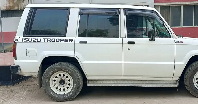 বাসাইল থানায় রাখা জাকাতদের গাড়ি